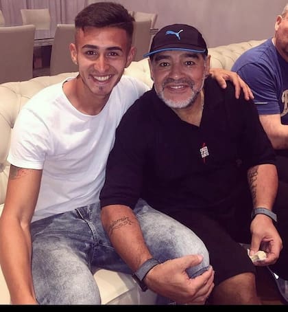 Gabriel Rojas con su ídolo: Diego Maradona