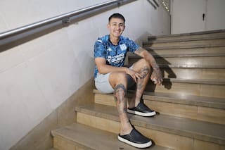 El 3 que no para de atacar, se tatuó por duplicado a Maradona, ve videos de Sorin y sueña con la selección