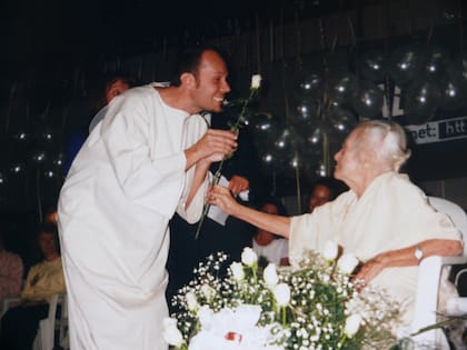 Gabriel Rugiero junto a Indra Devi, su guía espiritual