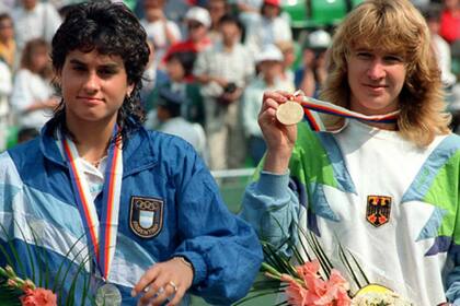 Gabriela, aquel 1° de octubre, con la medalla plateada, junto con Graf, que en Seúl selló su Grand Slam dorado