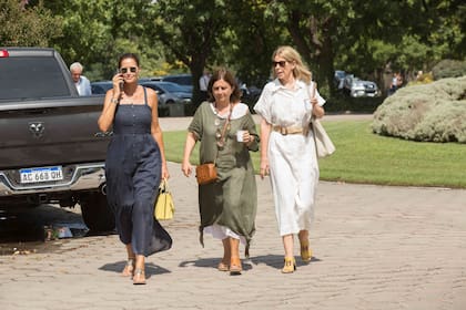 Gabriela Flores Pirán, "Peque" Sánchez de Bustamante y Carolina de Elizalde.