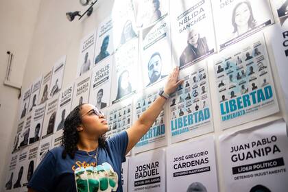 Gabriela Hernández, hija de Nélida Sánchez, una presa política del régimen de Maduro, que sigue presa en Venezuela, en la Sede de Alianza por Venezuela (Julián Álvarez 866, CABA)