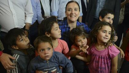 Gabriela Michetti visitó centros de evacuados en Santa Fe