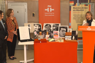 El legado de María Elena Walsh y Sara Facio ingresó en la Caja de la Letras del Cervantes