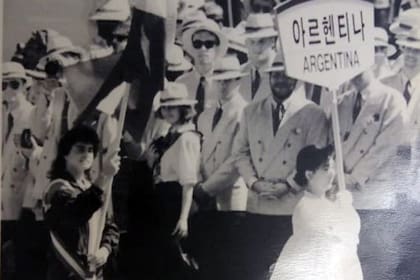 El desfile inaugural, con Sabatini como abanderada