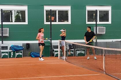 Gabriela Sabatini y Gisela Dulko, durante la preparación para Roland Garros