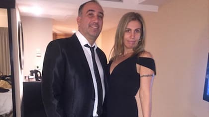 Gaby Anello junto a su pareja Samanta Farjat