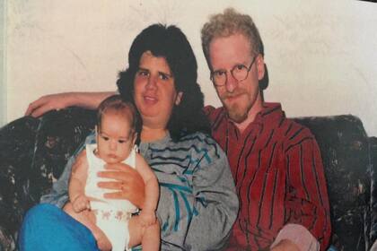 Gaby, junto a su mamá Silvana y su papá Daniel