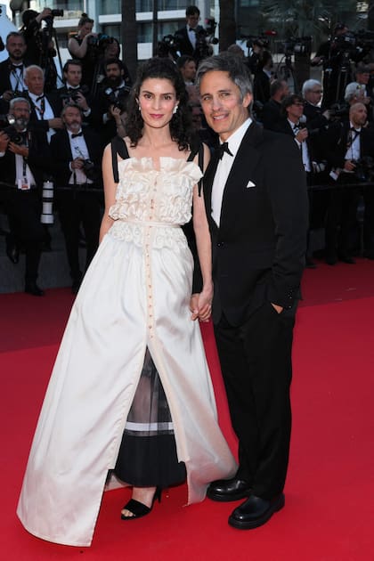 Gael Garcia Bernal junto a su pareja Fernanda Aragones posaron en la red carpet de la ceremonia de clausura