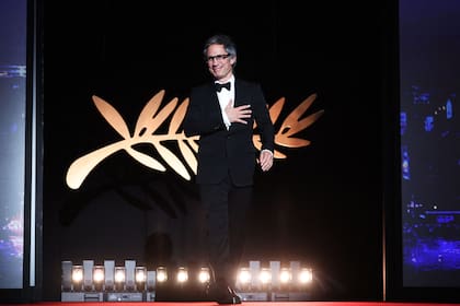 Gael García Bernal llega al escenario de Cannes para entregar este sábado el Premio del Jurado
