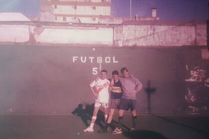 Gagik con amigos en Buenos Aires en 1998