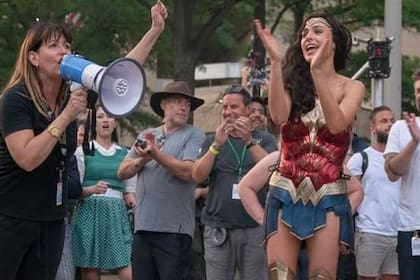 Patti Jenkins y Gal Gadot durante el rodaje de Mujer Maravilla