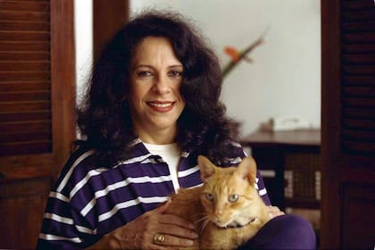 Gal Costa se confesaba una amante de las mascotas; aquí con uno de sus gatos