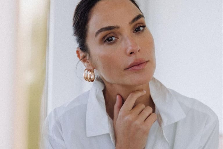 Gal Gadot fue mamá por cuarta vez y compartió la primera foto de su bebé