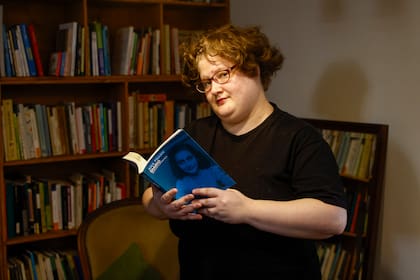 Gal pas a "lectura fcil" textos de Ana Frank, Agustina Caride, Horacio Quiroga, Oscar Wilde y Daniel Defoe, entre otros