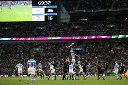 Galarza, en lo alto del line; ese fue el último partido del segunda línea con Los Pumas, el inaugural del Mundial 2015