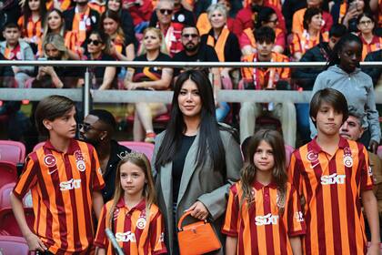 Galatasaray le envió una carta y un ramo de flores a Wanda Nara por el Día de la Madre