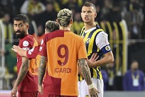 Icardi terminó con un ojo morado en la liga turca y el escándalo continuó con denuncias en redes sociales
