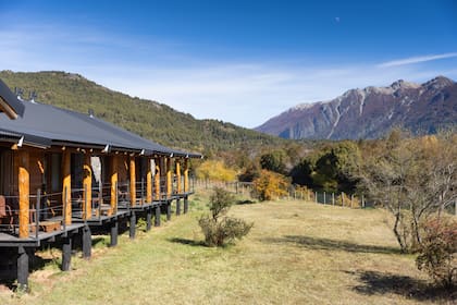 Galería exterior de los cuartos que dan al río Carrileufú
