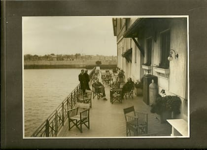 Galerías laterales usadas por los socios, 1937.