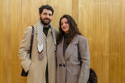 Galeristas de todas partes del país se acercaron a celebrar el aniversario. Beto Villa, de Constitución, y Chloe Stein, de Ohno Gallery