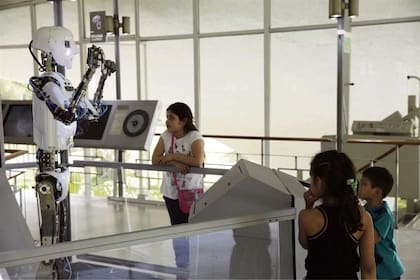 Galibot, el androide anfitrión que seduce a los visitantes, especialmente a los más chicos