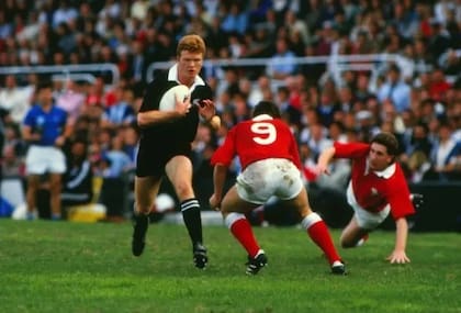 Gallagher, con la cabeza puesta en el ingoal rival, durante la semifinal del Mundial 87 frente a Gales
