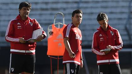 Marcelo Gallardo con el cuerpo tecnico