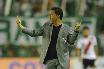 Gallardo, enérgico, durante el partido entre River y Banfield.