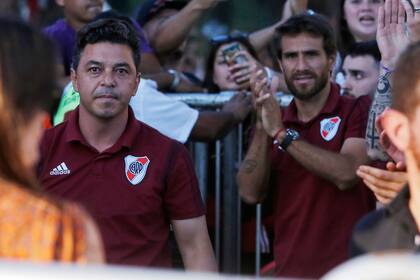 Gallardo y Ponzio saludaron a los hinchas