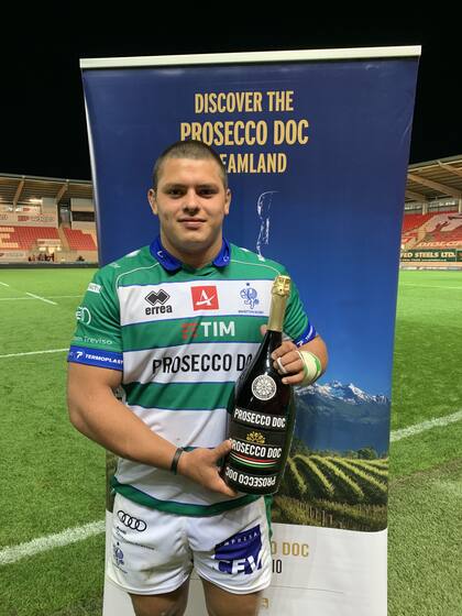 Gallo se adapta a su nuevo club, Benetton Rugby; ya está dándole su potencia, su dinámica y su habilidad.