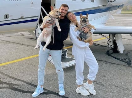 Galo e India, los bulldogs franceses que conviven con Nicolás Tagliafico y Carolina Calvagni