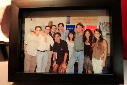 Galperin, tercero desde la izquierda, con el equipo inicial de Mercado Libre