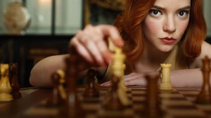 Gambito de dama, la miniserie de Netflix ambientada en el mundo del ajedrez, ha sido la gran triunfadora en los Creative Emmy Awards