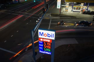 Ganancias de las mayores petroleras de EE.UU. bajaron en el primer trimestre, pero solo en papel