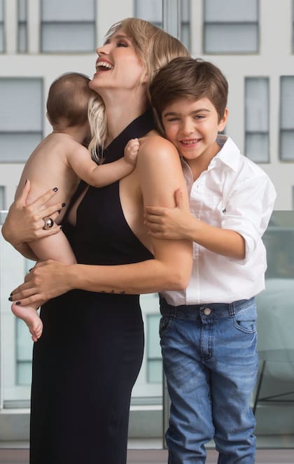 Gandini tuvo a sus dos hijos por parto natural y apoya la legalización del aborto para que "dejen de morir mujeres". FOTO: Pilar Bustelo