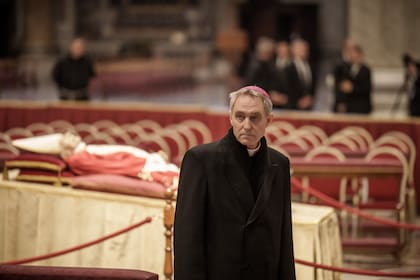 Gänswein rinde homenaje a Benedicto XVI en la Basílica de San Pedro 