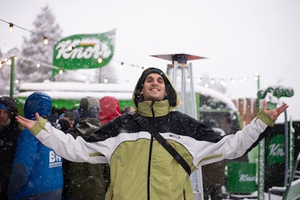 Gapo Kahan fue uno de los invitados que disfrutaron de los platos de Knorr en la nieve y compartieron con la gente que se acercó.