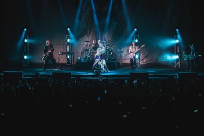 Garbage se presentó anoche en Obras