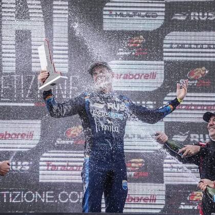 Garcé, en su época de piloto: trabajó como mecánico de motos y compitió en automovilismo.