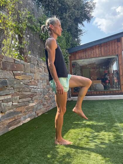 García asegura que pies sanos deben ser capaces de mantenernos sobre una pierna sin problema durante al menos 30 segundos