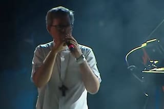 La inesperada aparición de García Cuerva en el show del 'cura DJ' y las frases del papa Francisco