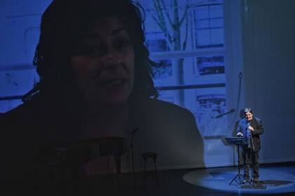 García Montero en la ceremonia de entrega a Almudena Grandes del título de Hija Predilecta de Madrid, en el Teatro Español el 13 de junio de 2022 en Madrid