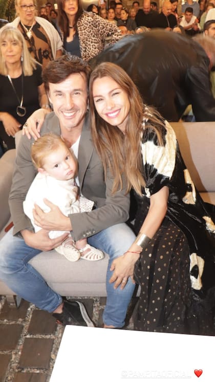 García Moritán y Ardohain junto a su hija, Ana (Foto: Instagram @robergmoritan)