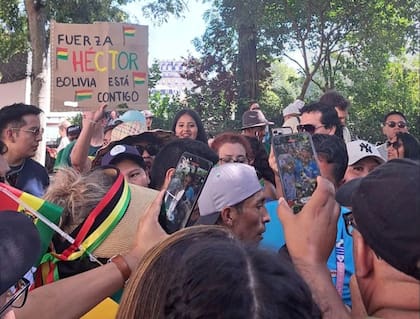 Garibay, entre el público boliviano que se acercó a París para apoyarlo