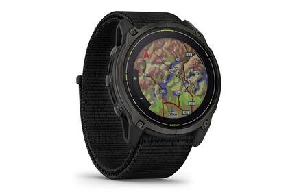 Garmin presentó el nuevo reloj para aventura, el Enduro 3, que logra una mayor autonomía con el GPS activo gracias a su panel solar mejorado