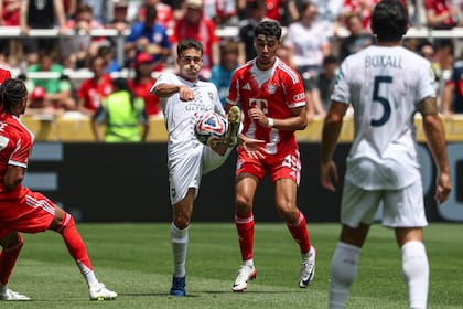 Garriga juega de volante y es un símbolo del Auckland City