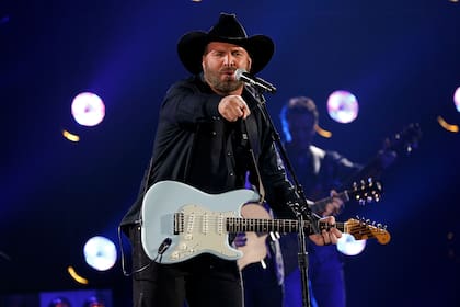 Garth Brooks presentó una demanda preventiva, antes de que una empleada lo acusara por abuso sexual y violación