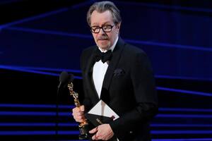 La ex mujer de Gary Oldman contra los Oscar: "Premiaron a un maltratador"