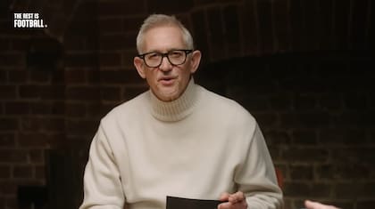 Gary Lineker participa en el podcast The Rest Is Football, con otros ex futbolistas ingleses; el ex atacante es fanático de Messi.
